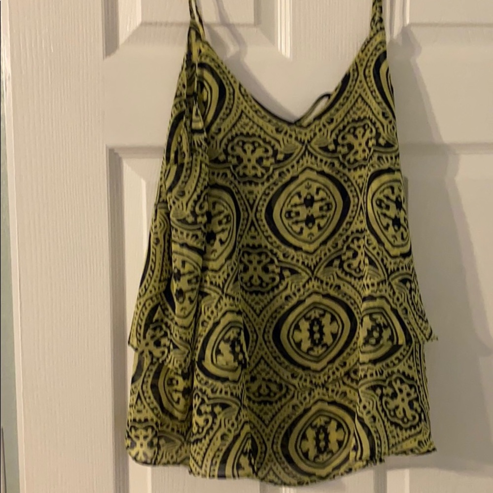 Two layer ruffle bottom tank